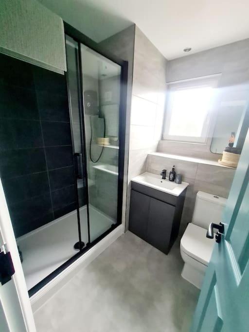 Spacious 5Bed House, Free Parking, No Party ! Glasgow Esterno foto